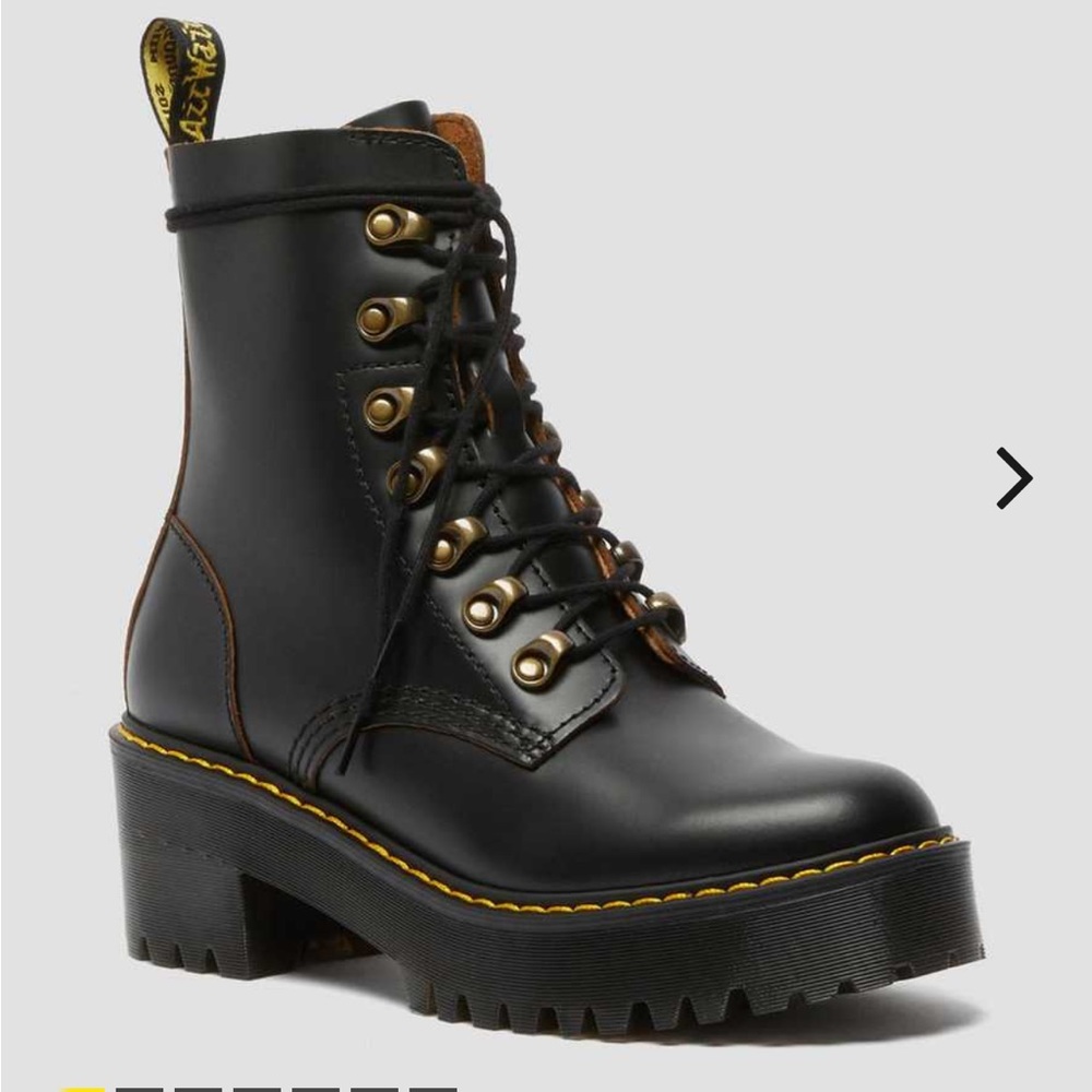Dr. Martens LEONA WOMEN'S VINTAGE SMOOTH LEATHER HEELED BOOTS